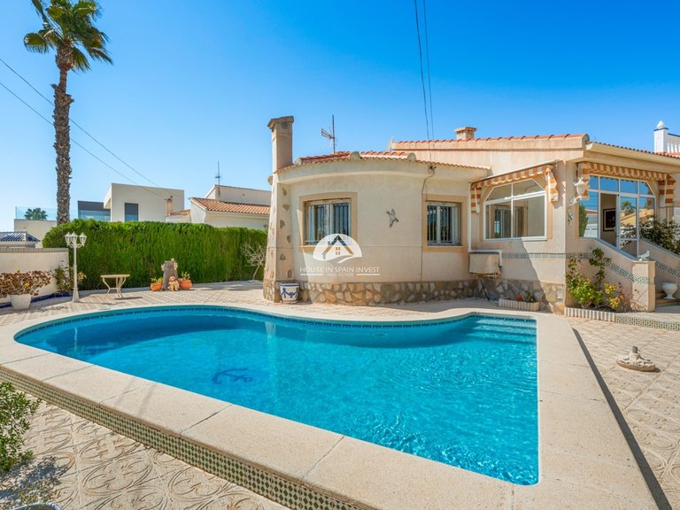Villa for Sale in Ciudad Quesada Rojales - Ciudad Quesada, Alicante 1