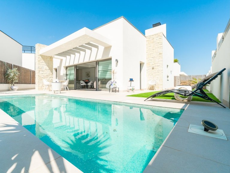 Villa for Sale in Villamartín - Las Filipinas Orihuela Costa, Alicante 1