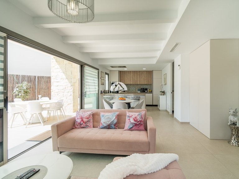 Villa for Sale in Villamartín - Las Filipinas Orihuela Costa, Alicante 2