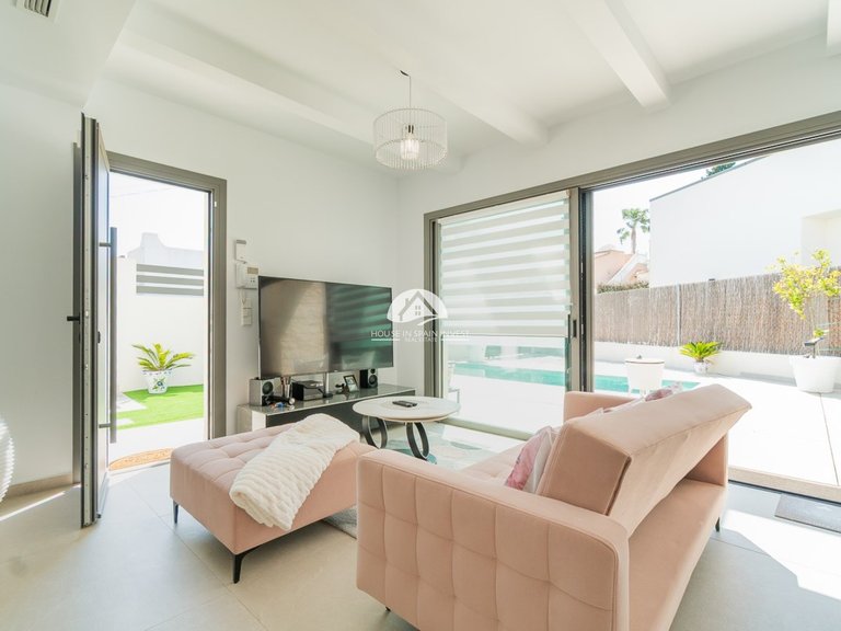 Villa for Sale in Villamartín - Las Filipinas Orihuela Costa, Alicante 4