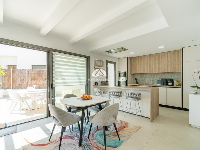 Villa for Sale in Villamartín - Las Filipinas Orihuela Costa, Alicante 5