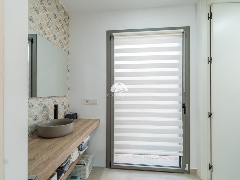 Villa for Sale in Villamartín - Las Filipinas Orihuela Costa, Alicante 12