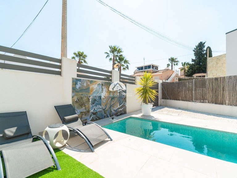 Villa for Sale in Villamartín - Las Filipinas Orihuela Costa, Alicante 31