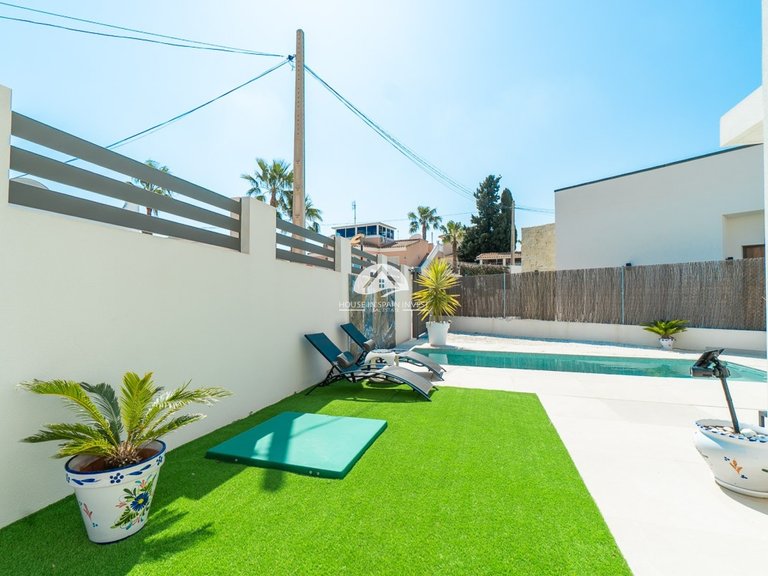 Villa for Sale in Villamartín - Las Filipinas Orihuela Costa, Alicante 32