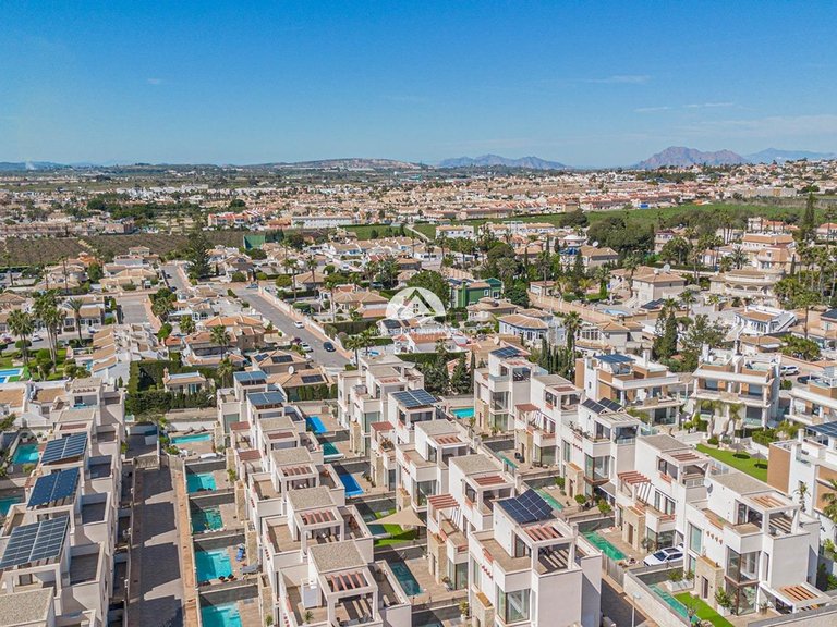 Villa for Sale in Pueblo bravo Rojales - Ciudad Quesada, Alicante 47