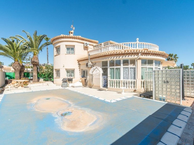 Villa for Sale in Playa Flamenca Orihuela Costa, Alicante 1