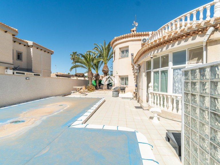 Villa for Sale in Playa Flamenca Orihuela Costa, Alicante 44