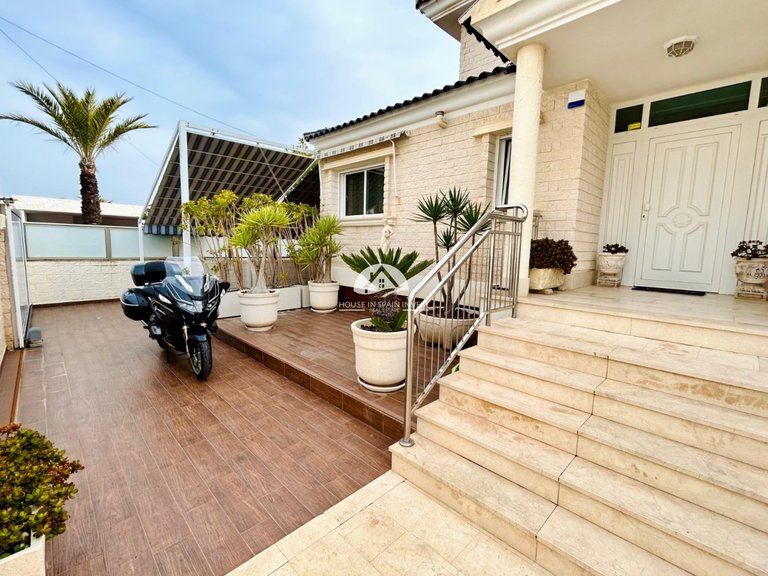 Villa for Sale in La Mata Torrevieja, Alicante 9