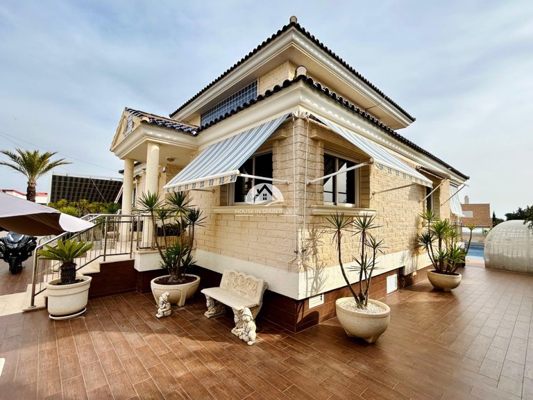 Villa for Sale in La Mata Torrevieja, Alicante 40