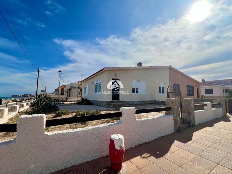 Villa for Sale in La Mata Torrevieja, Alicante 1