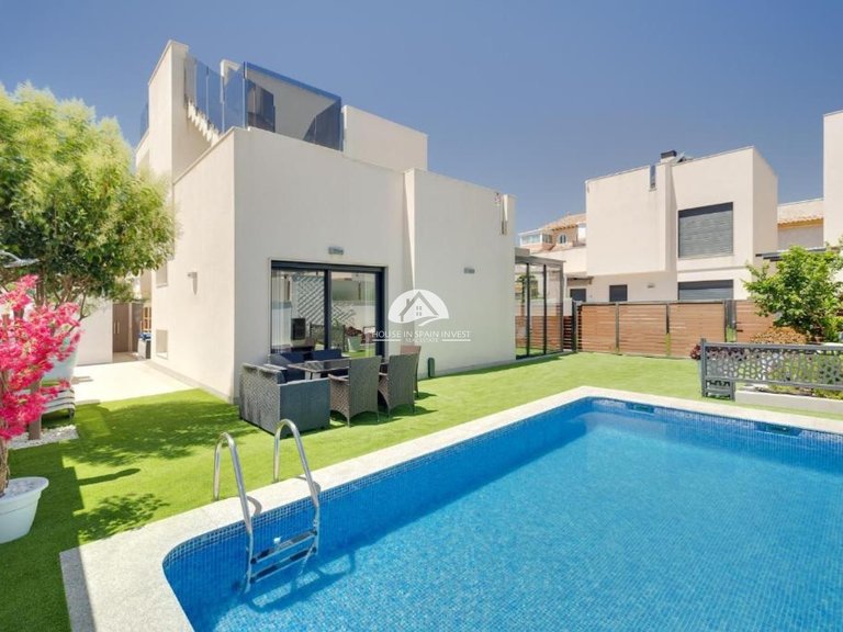 Villa for Sale in Torrevieja Torrevieja, Alicante 1