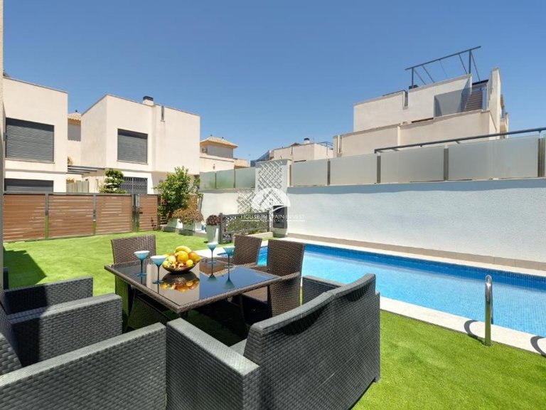 Villa for Sale in Torrevieja Torrevieja, Alicante 2