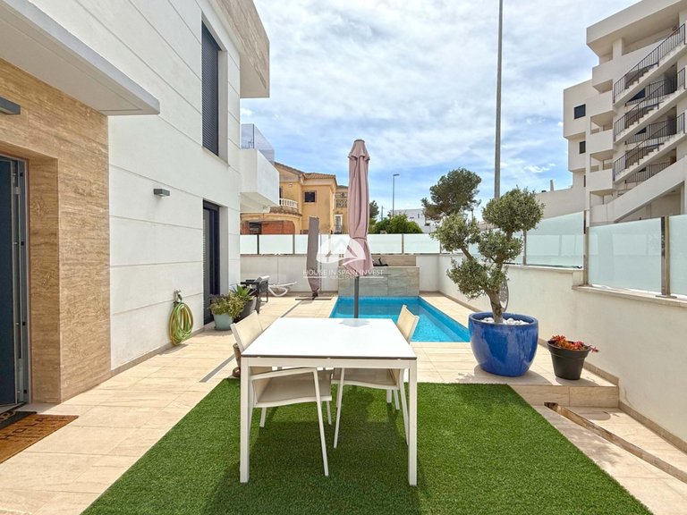 Villa for Sale in Villamartín - Las Filipinas Orihuela Costa, Alicante 5