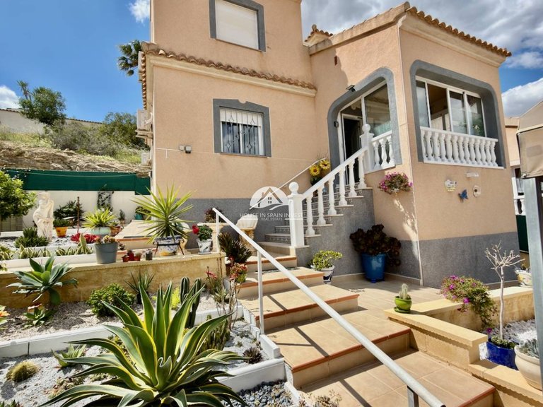 Villa for Sale in Ciudad Quesada Rojales - Ciudad Quesada, Alicante 1