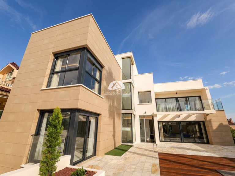 Villa for Sale in Torrevieja Torrevieja, Alicante 3