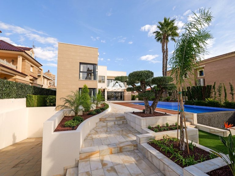 Villa for Sale in Torrevieja Torrevieja, Alicante 4