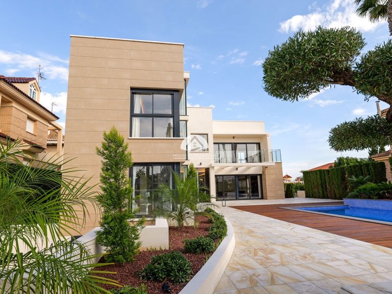 Villa for Sale in Torrevieja Torrevieja, Alicante 5