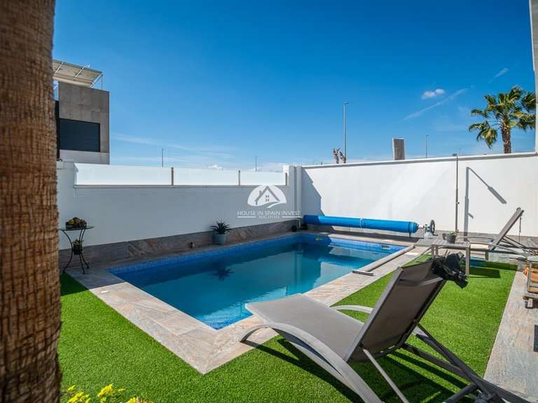 Villa for Sale in Pilar de la Horadada Pilar De La Horadada, Alicante 34