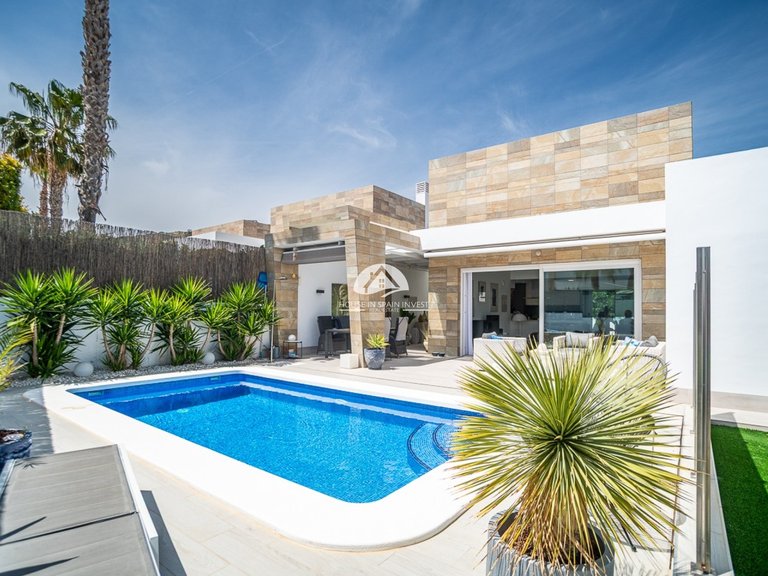 Villa for Sale in Algorfa - La Finca Golf Algorfa - La Finca Golf, Alicante 1