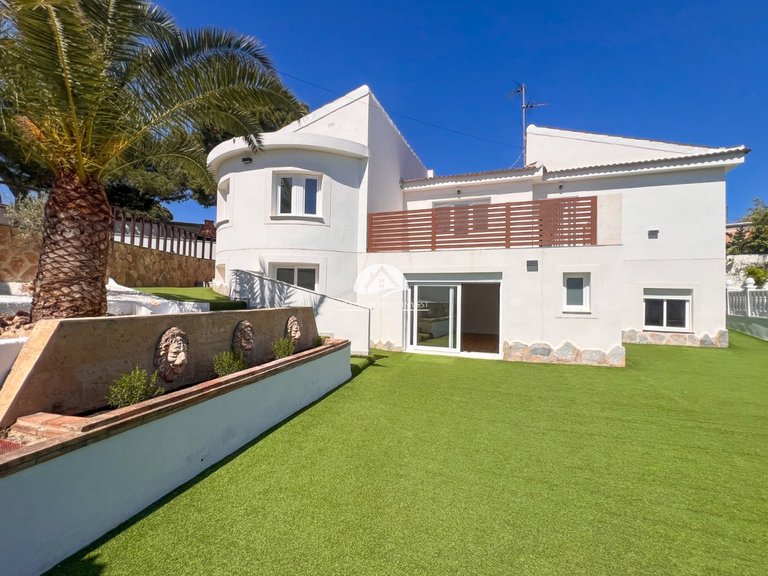 Villa for Sale in Los Balcones Torrevieja, Alicante 1