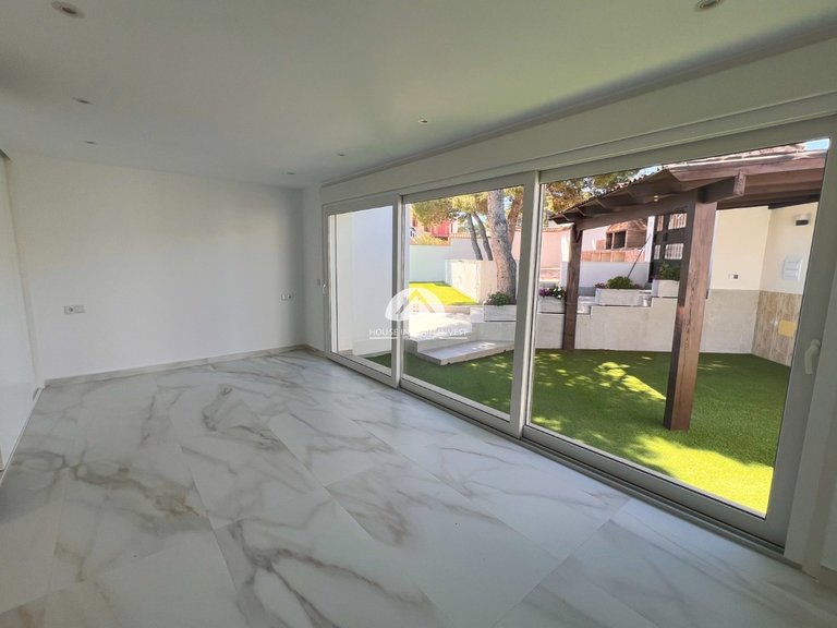 Villa for Sale in Los Balcones Torrevieja, Alicante 35