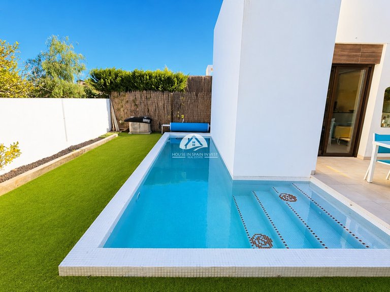 Villa for Sale in Lomas de Cabo Roig Orihuela Costa, Alicante 3