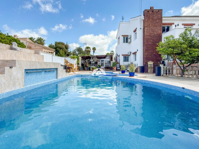 Villa for Sale in Ciudad Quesada Rojales - Ciudad Quesada, Alicante 2