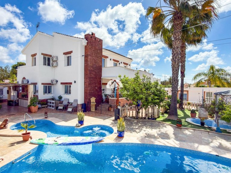 Villa for Sale in Ciudad Quesada Rojales - Ciudad Quesada, Alicante 28