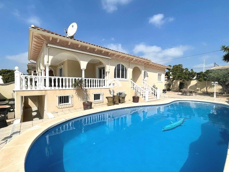 Villa for Sale in Ciudad Quesada Rojales - Ciudad Quesada, Alicante 2