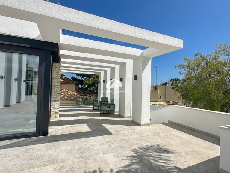 Villa for Sale in Villamartín - Las Filipinas Orihuela Costa, Alicante 18
