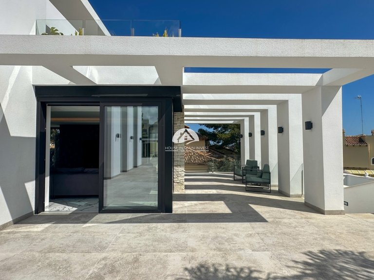 Villa for Sale in Villamartín - Las Filipinas Orihuela Costa, Alicante 19