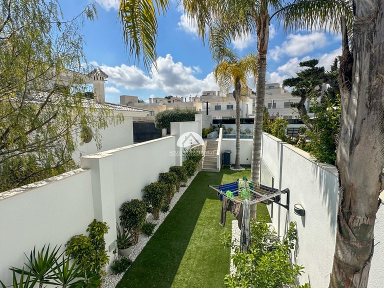 Villa for Sale in Villamartín - Las Filipinas Orihuela Costa, Alicante 24