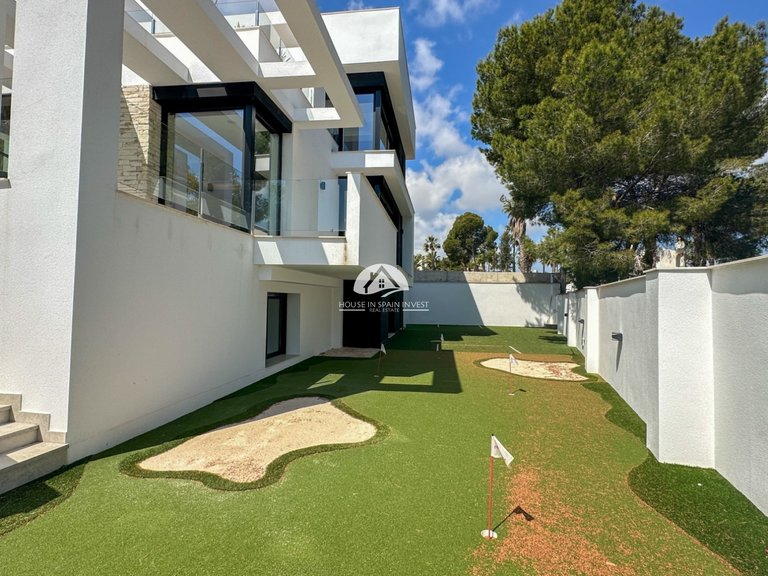 Villa for Sale in Villamartín - Las Filipinas Orihuela Costa, Alicante 28