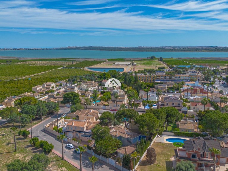 Villa for Sale in Rojales Rojales - Ciudad Quesada, Alicante 2