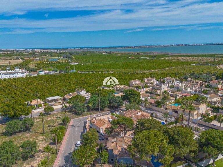 Villa for Sale in Rojales Rojales - Ciudad Quesada, Alicante 32