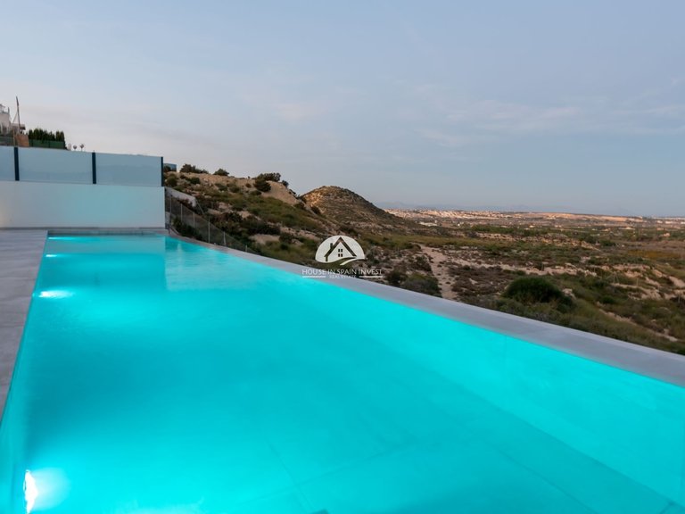 Villa for Sale in Rojales Rojales - Ciudad Quesada, Alicante 3