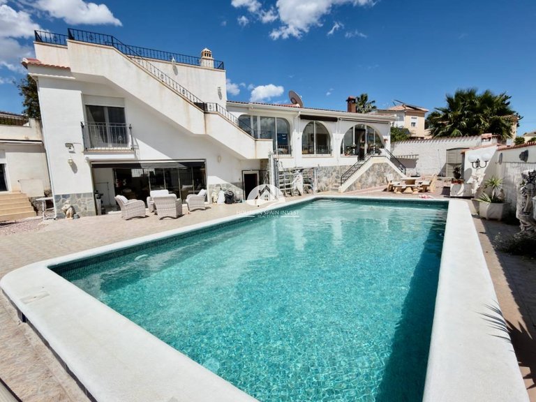Villa for Sale in Ciudad Quesada Rojales - Ciudad Quesada, Alicante 1