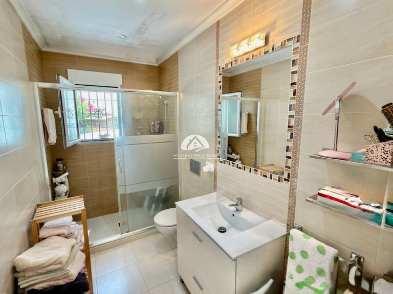 Villa for Sale in Ciudad Quesada Rojales - Ciudad Quesada, Alicante 14