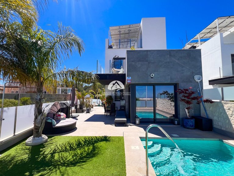 Villa for Sale in Los Balcones Torrevieja, Alicante 1