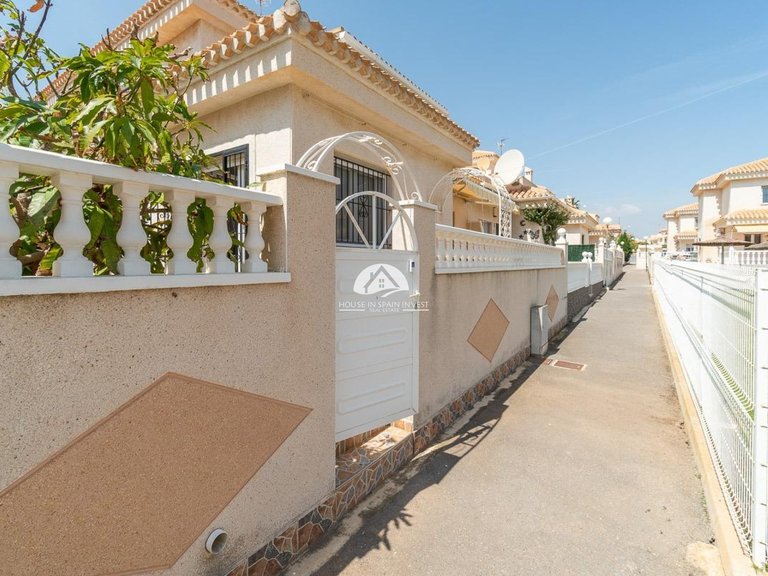 Villa for Sale in Playa Flamenca Orihuela Costa, Alicante 10