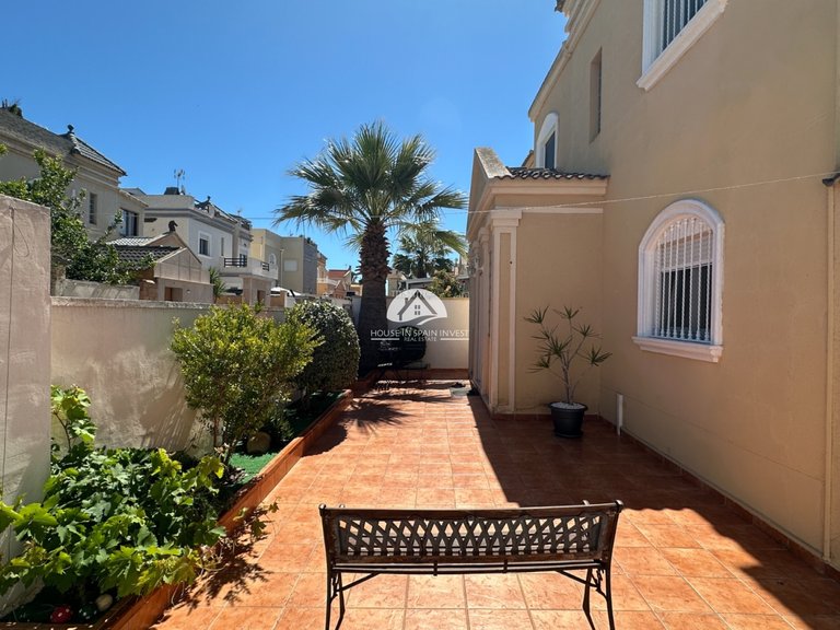 Villa for Sale in Nueva Torrevieja Torrevieja, Alicante 34