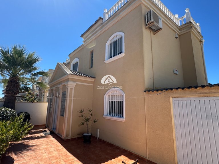Villa for Sale in Nueva Torrevieja Torrevieja, Alicante 36