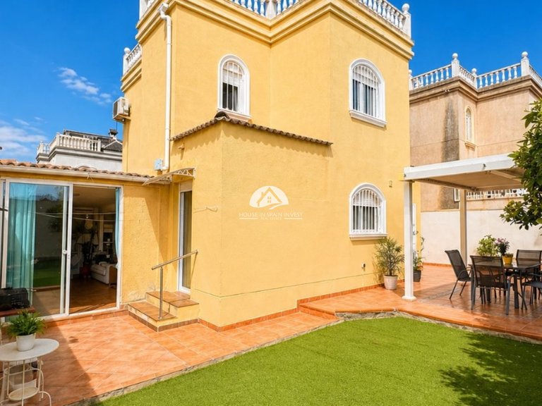 Villa for Sale in Nueva Torrevieja Torrevieja, Alicante 1