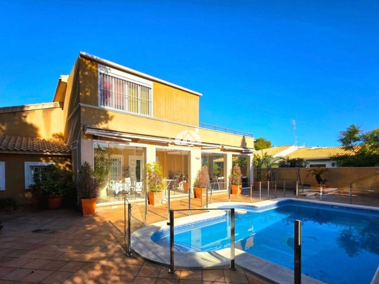 Villa for Sale in Dehesa de Campoamor Orihuela Costa, Alicante 1