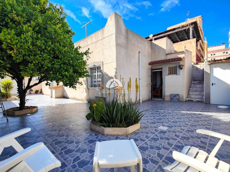Town House for Sale in Nueva Torrevieja Torrevieja, Alicante 1