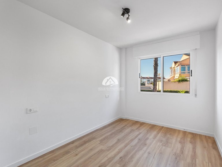 Apartment for Sale in La Mata Torrevieja, Alicante 15