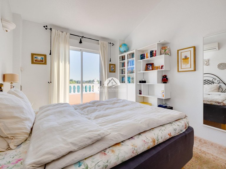 Villa for Sale in Lomas de Cabo Roig Orihuela Costa, Alicante 20
