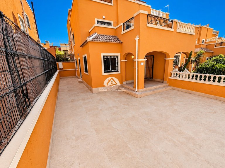 Villa for Sale in Los Altos Orihuela Costa, Alicante 1