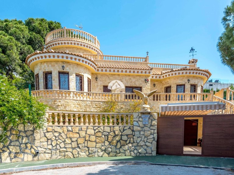 Villa for Sale in Dehesa de Campoamor Orihuela Costa, Alicante 2
