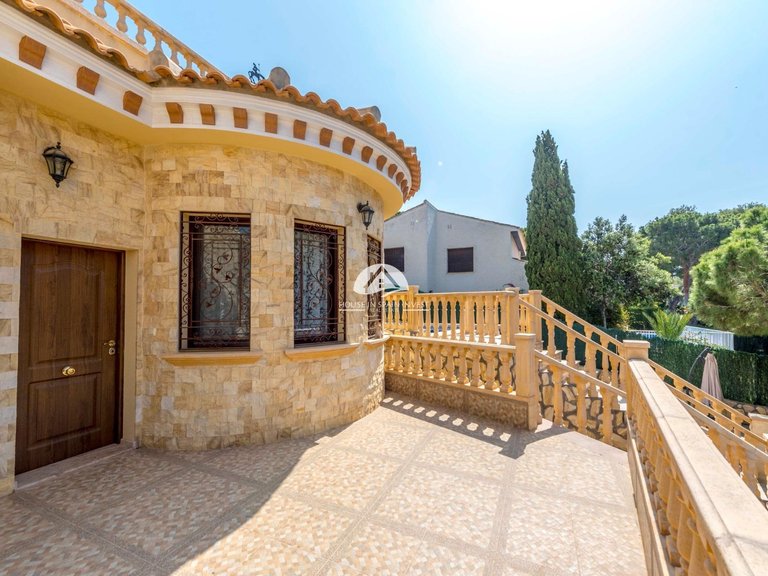 Villa for Sale in Dehesa de Campoamor Orihuela Costa, Alicante 25